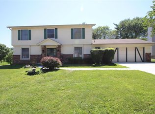 25 Atwater Dr, Saint Peters, MO 63376