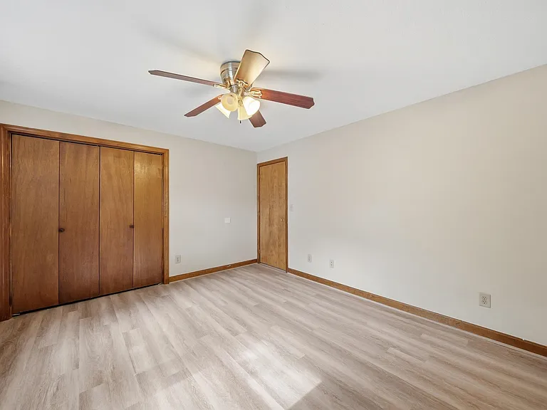 33 Elwood Ave #B — Photo 17