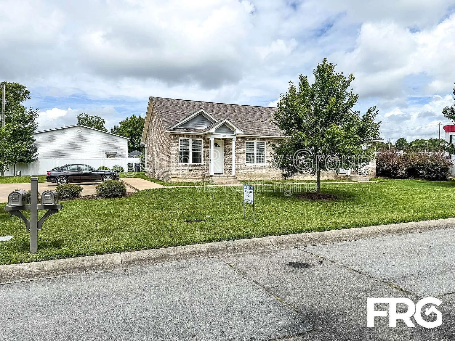 2 bed, 2.0 bath, 1000 sqft, $1,295 — Photo 2