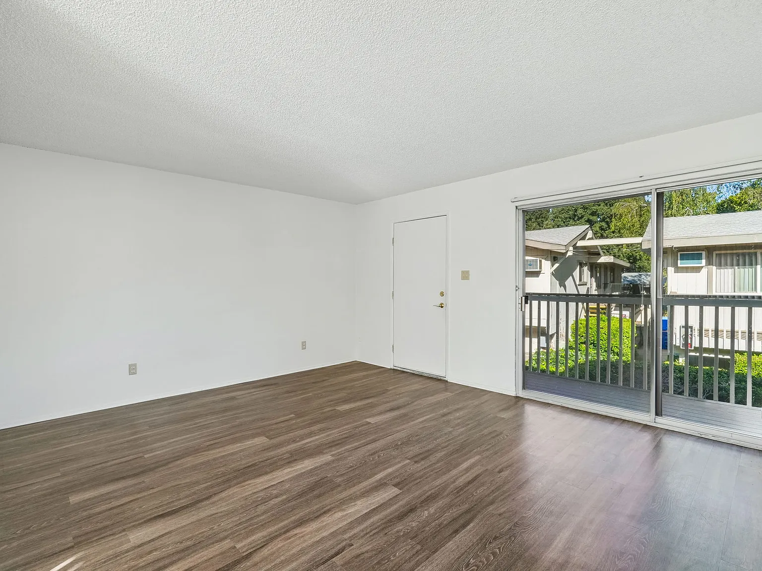 Sherwood and Forest Arms Apartments — Photo 3