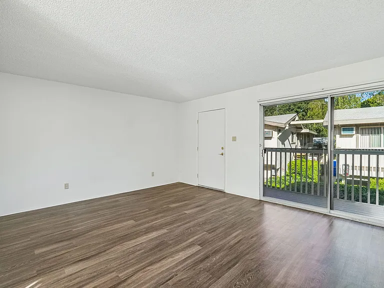Sherwood and Forest Arms Apartments — Photo 3