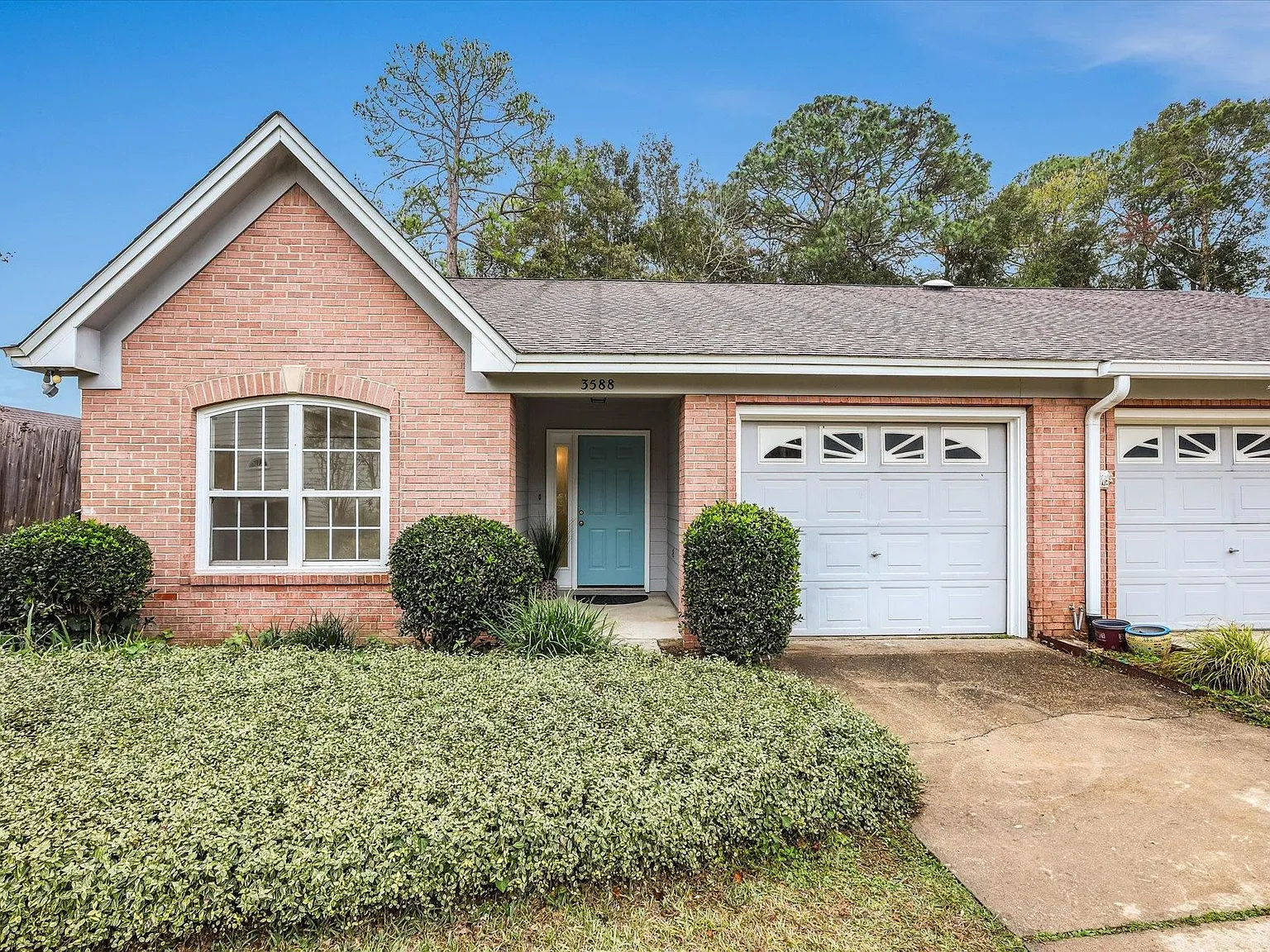 3 bed, 2.0 bath, 1338 sqft, $1,975 — Photo 1