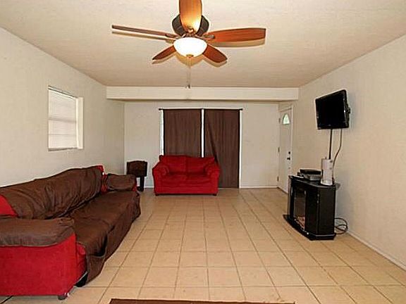 2nd image of 1702 Gilbreath Cir