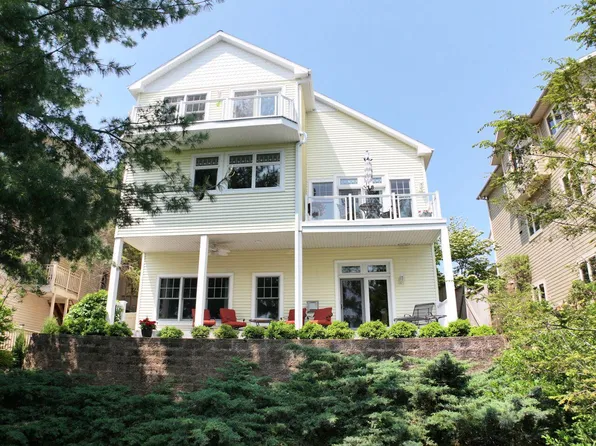 N8512 Booth Lake Heights ROAD, East Troy, WI 53120