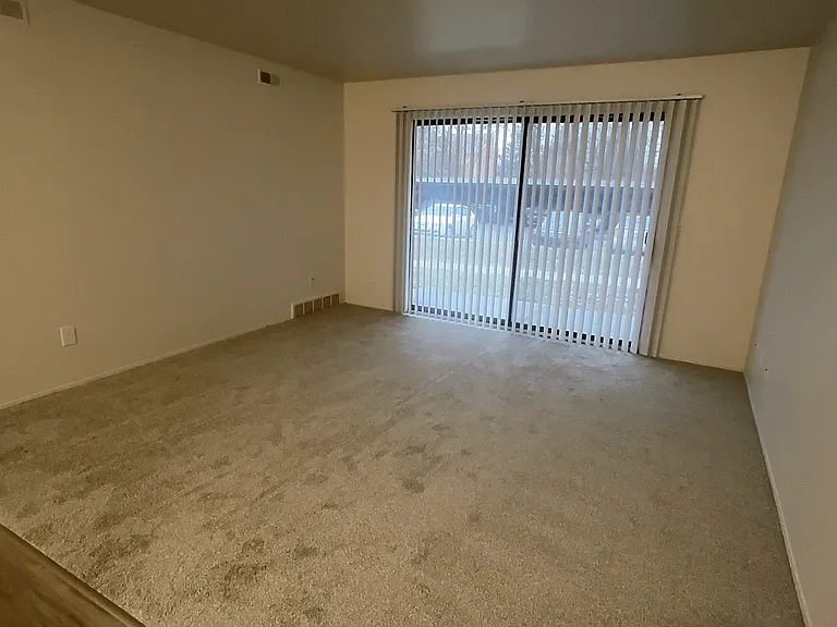 Eastwood Village Apartments — Photo 67
