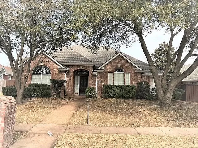 3 bed, 2332 sqft, $2,600 — Photo 1