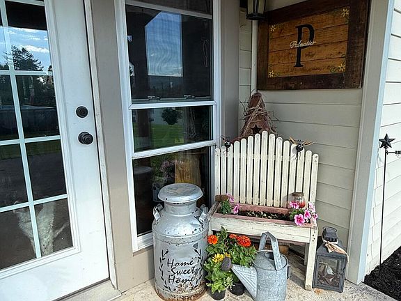 5th image of 40 Worthington Ln