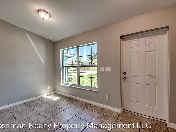 4th image of 3020 SW 15th Pl
