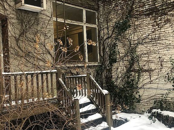 2nd image of 466 Washington St APT 1W
