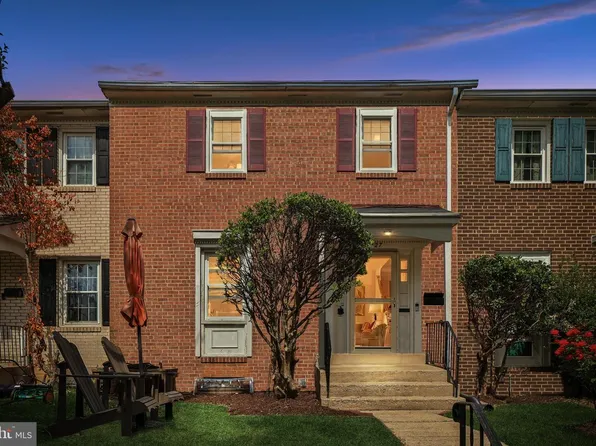 8227 McClelland Pl, Alexandria, VA 22309