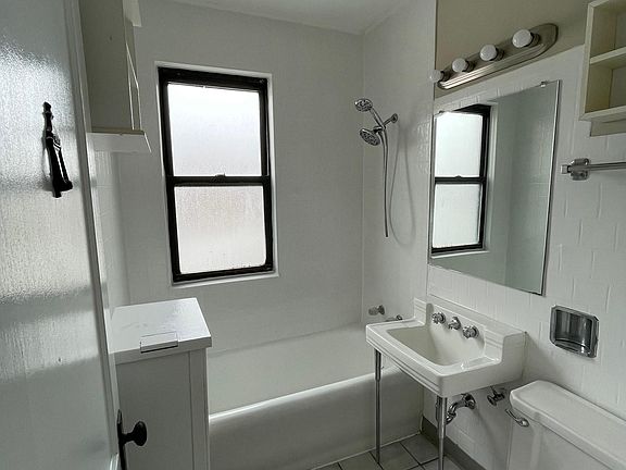 3rd image of 5535 N Milwaukee Ave