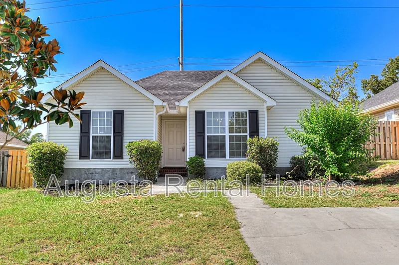 3 bed, 2.0 bath, 1149 sqft, $1,360 — Photo 1
