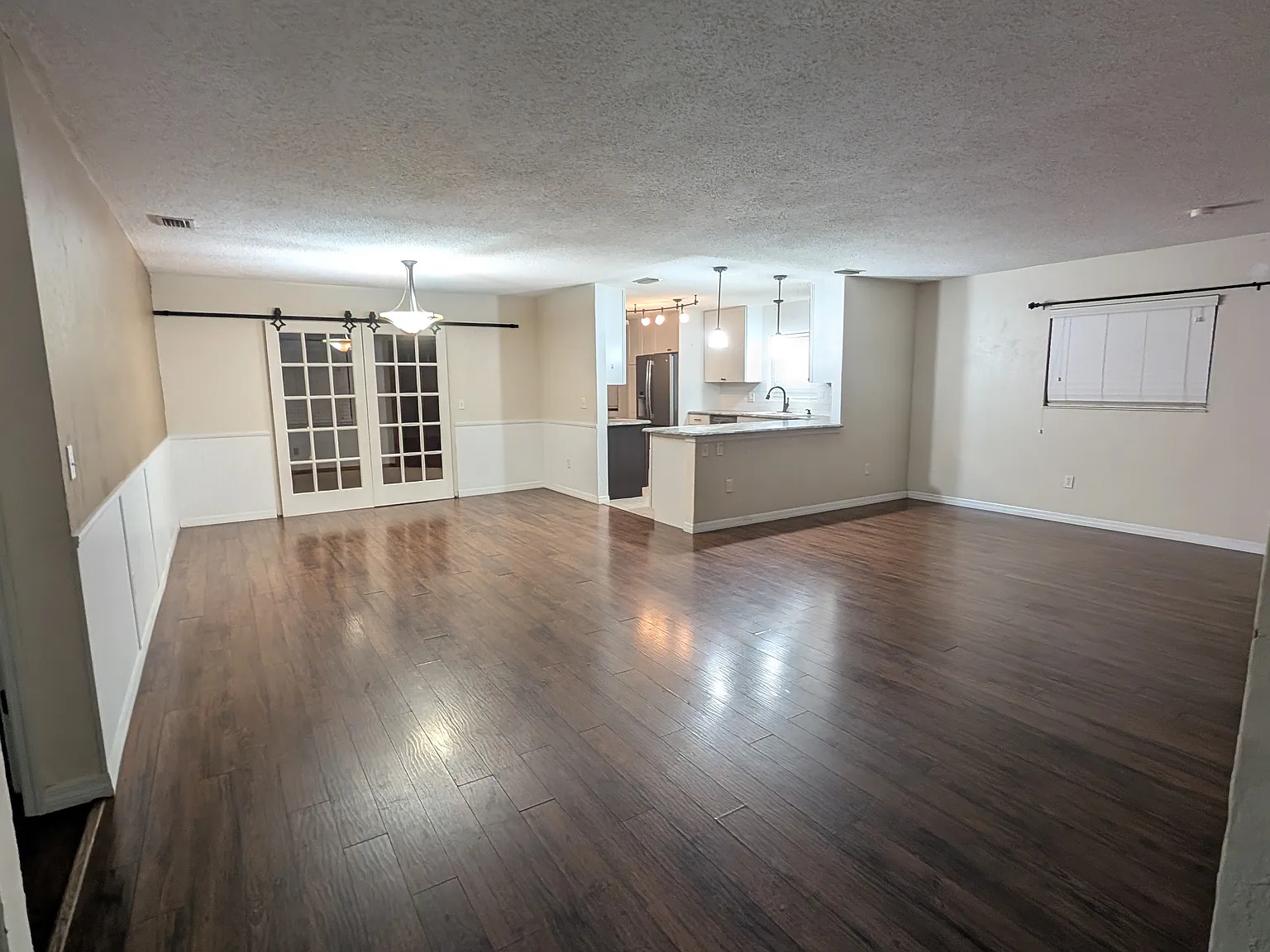 3 bed, 2118 sqft, $2,100 — Photo 3