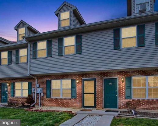 140 Orchard Ln #33, Hanover, PA 17331