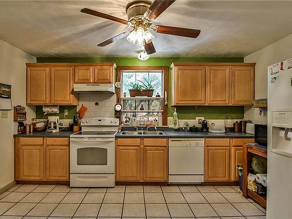 4th image of 5623 Black Pine Cir