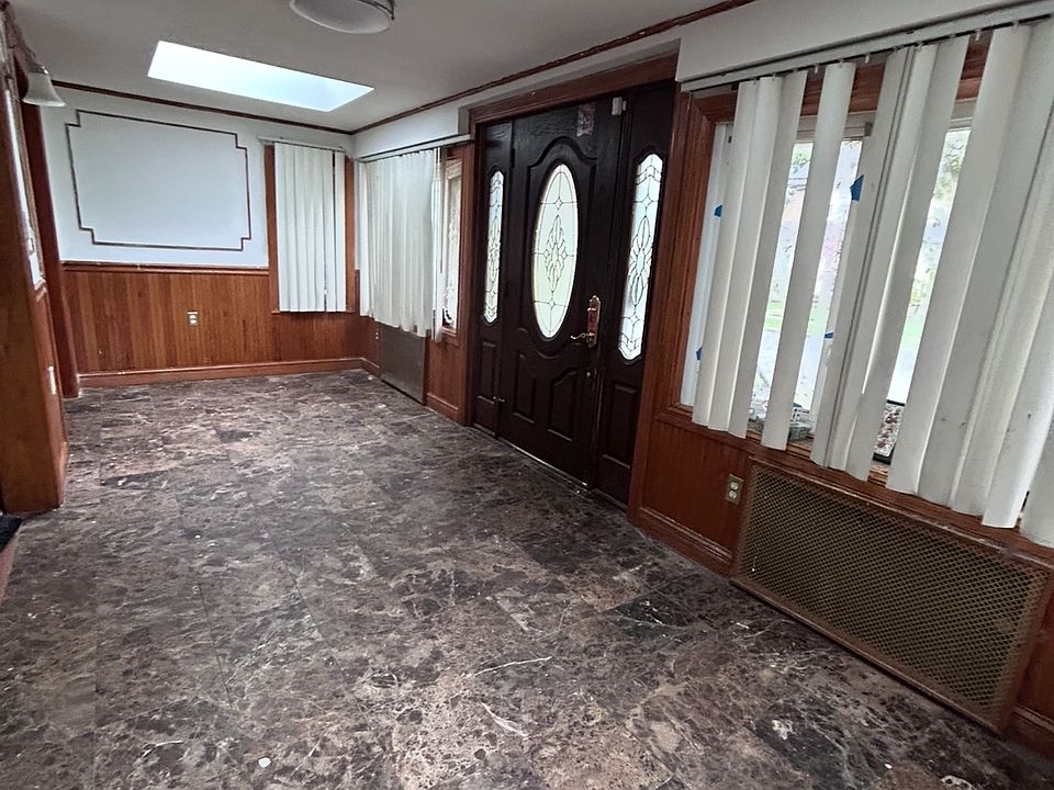 1st image of 103 E Saint Marks Pl APT 1