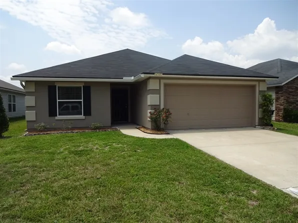 12107 Hayden Lakes Cir, Jacksonville, FL 32218