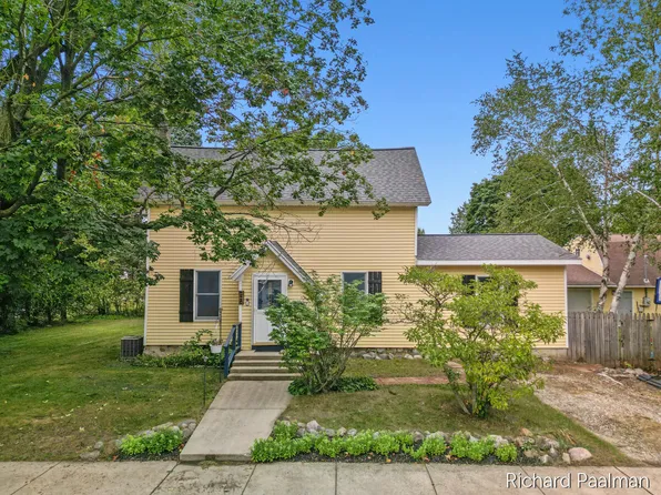 220 W Pere Marquette St, Big Rapids, MI 49307