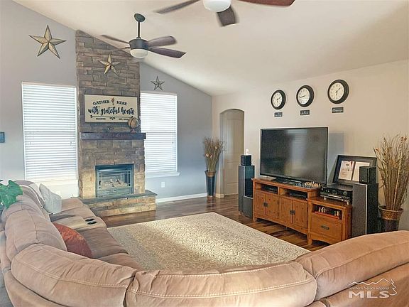 3rd image of 1198 Skyridge Dr