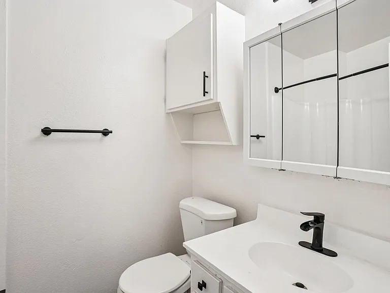 238 South Serrano Ave — Photo 14