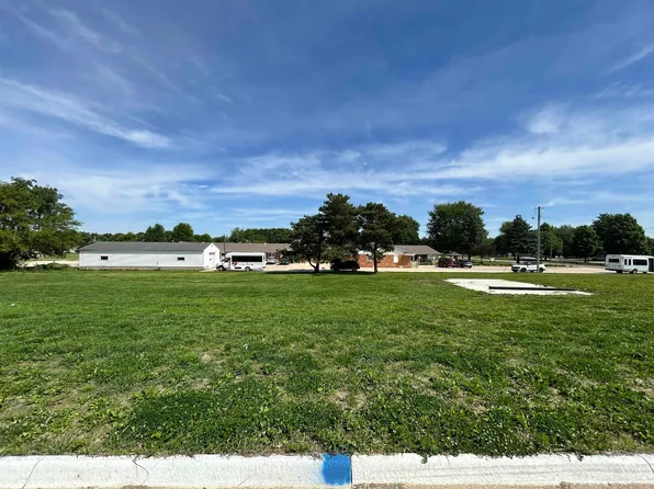 102 Maverick Ln, Riceville, IA 50466