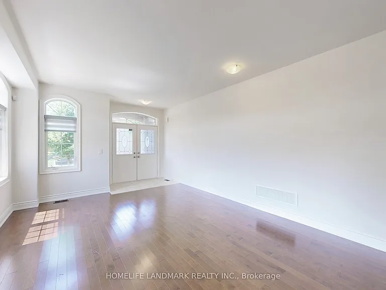 1533 Devine Point — Photo 3