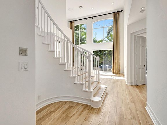 5th image of 2526 NW 52nd St