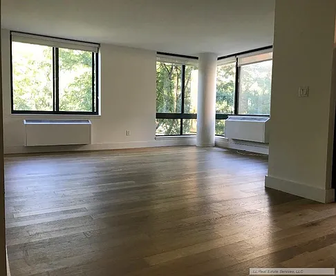 Rented by LL Real Estate Services | media 19