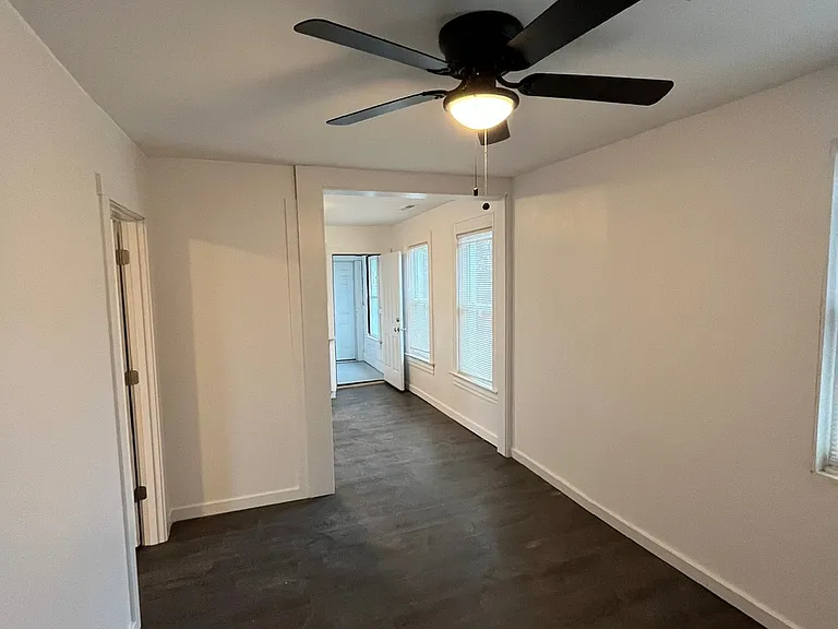 2100 Halstead Ave #4 — Photo 4
