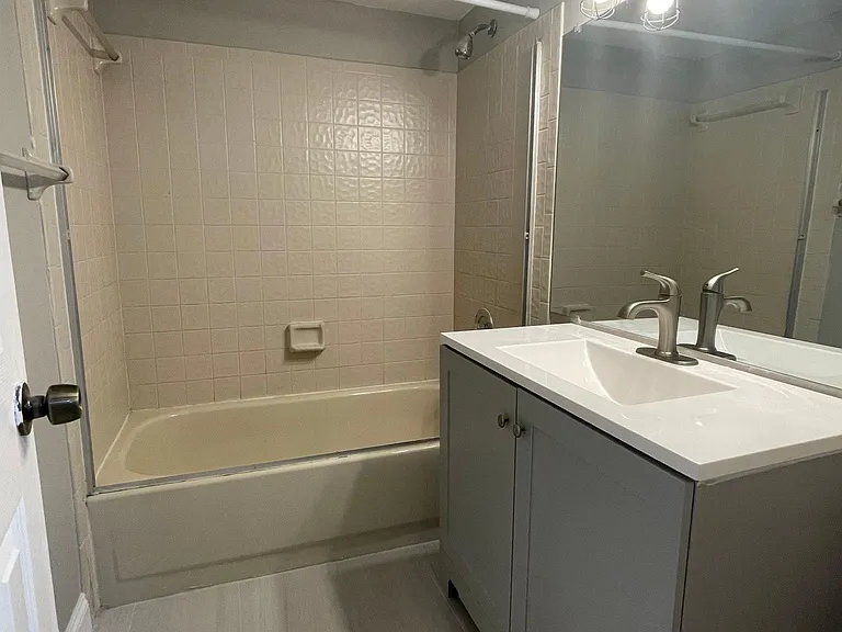 10150 Twin Lakes Dr #4 — Photo 12