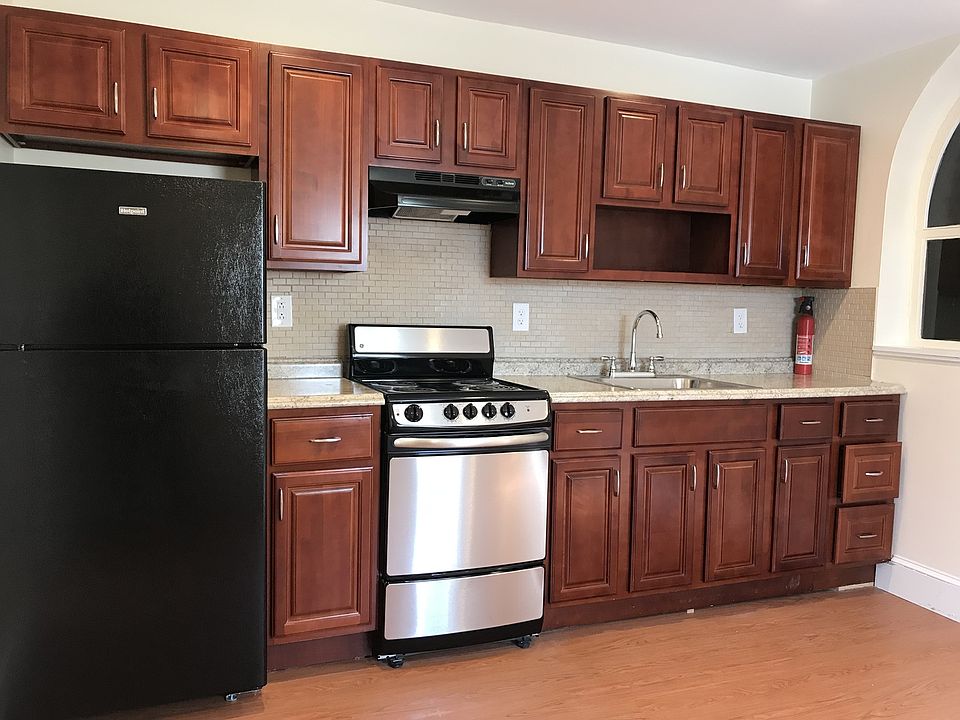 1st image of 3015 Richmond St APT 3