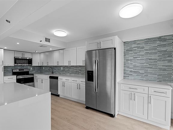 5th image of 17890 W Dixie Hwy APT 506