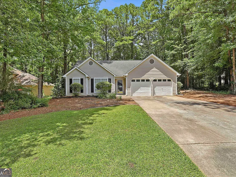 518 Longwood Ln — Photo 2