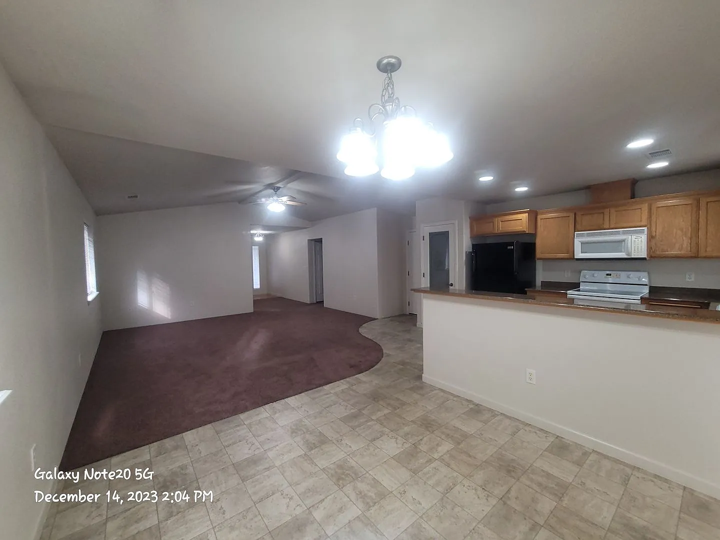 Northwest Medford - 3 Bedrooms 2 Bathroom home — Photo 3