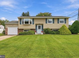 120 Woodview Ln, Cinnaminson, NJ 08077