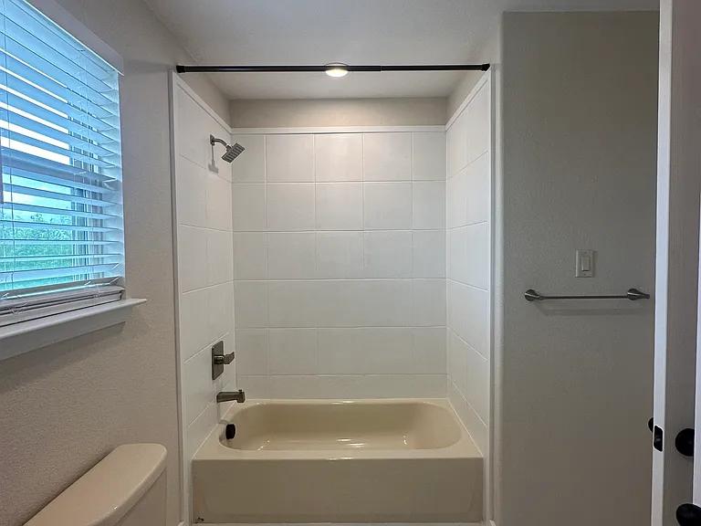 238 Samuel Dr — Photo 25