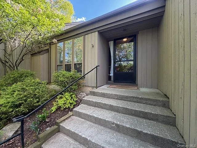 374 Heritage Hls #B — Photo 3