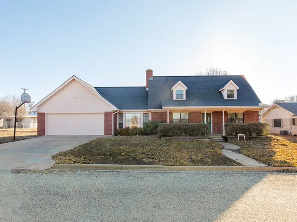 104 Lackey St, Brady, TX 76825