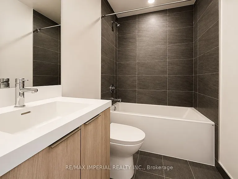 400 King St W #1716 — Photo 9