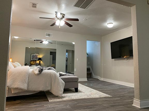 50"TV can be watch from the living room.