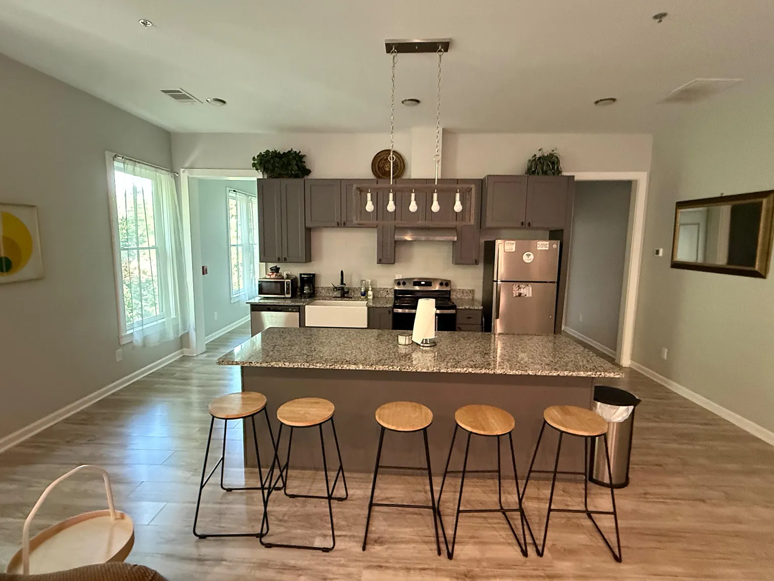 4 bed, 2.5 bath, 2200 sqft, $1,364 — Photo 3