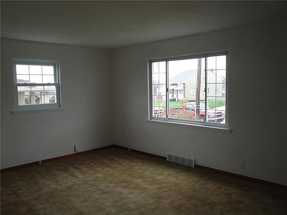 5th image of 46 Montraver Dr