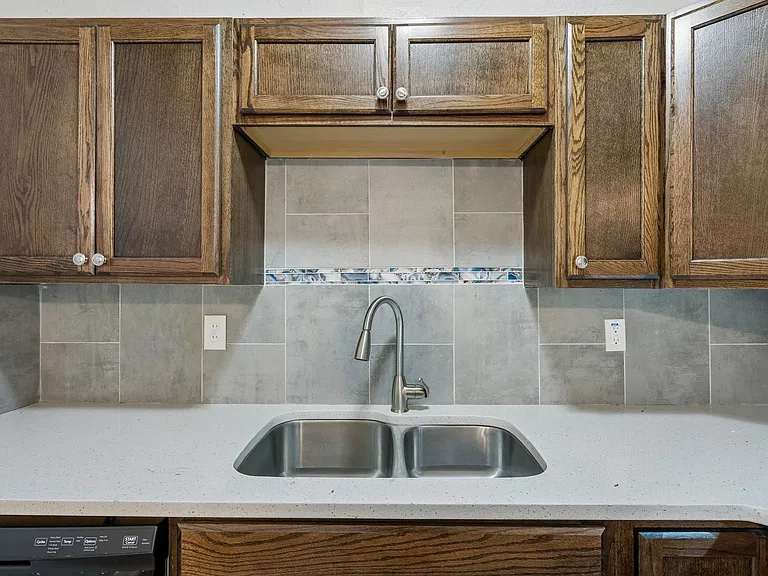 510 N Marshall Dr — Photo 12