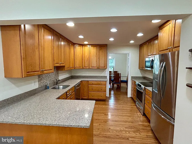 5916 Dorchester Way — Photo 2