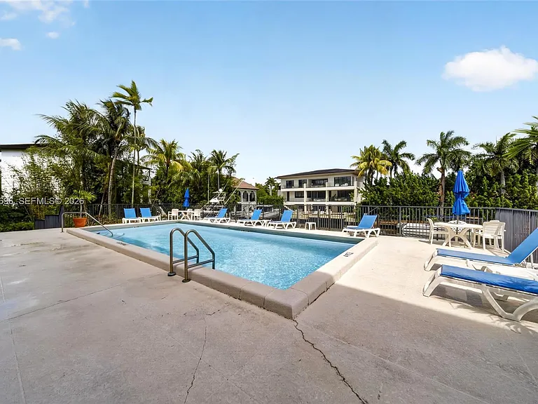6815 Edgewater Dr #108 — Photo 28