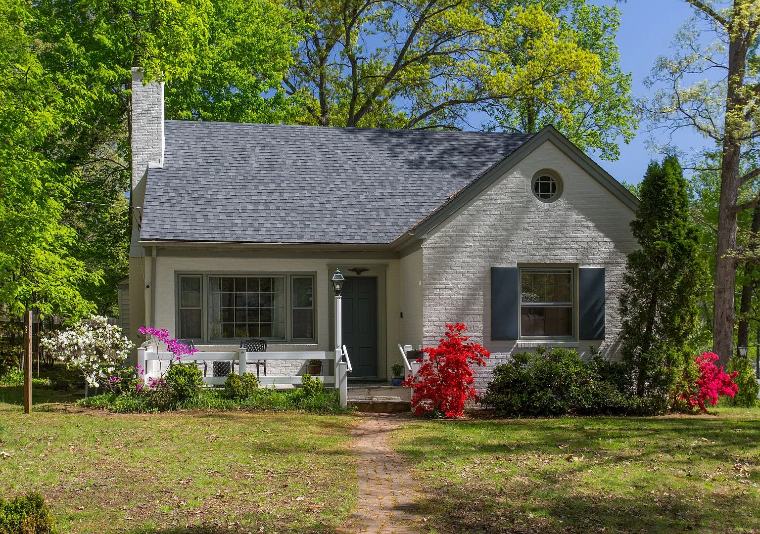 215 Cleveland Avenue - Charming Fry Spring's Home Nestled on a Corner Lot! — Photo 1