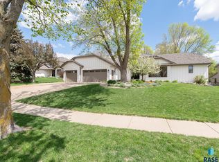 4608 S Twin Ridge Rd, Sioux Falls, SD 57105