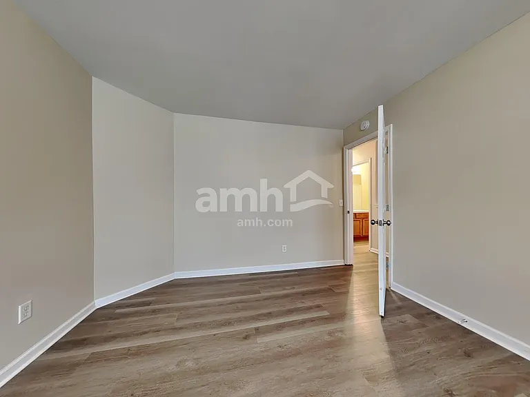 38 Lake Shore Blvd — Photo 18