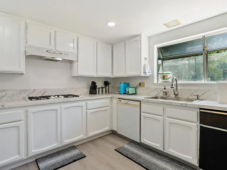 8560 Fern Crest Way — Photo 48