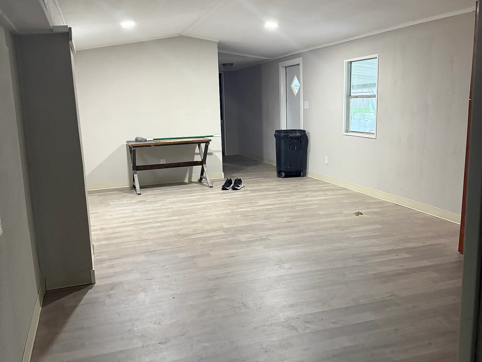 3 bed, 924 sqft, $1,550 — Photo 3